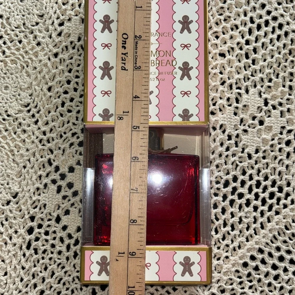 Cinnamon Gingerbread Fragrance Diffuser - Red
